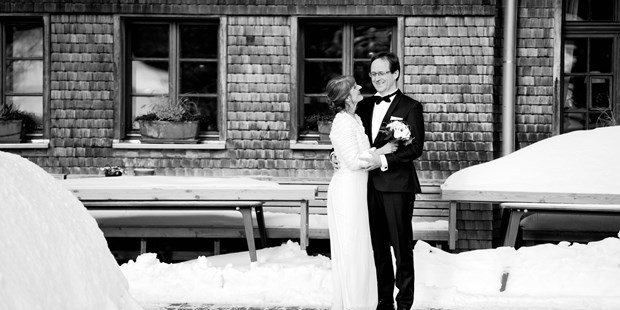 Hochzeitsfotos - Art des Shootings: Portrait Hochzeitsshooting - Todtnau - Ob im Winter oder im Sommer - ich bin immer gerne dabei.  - Verena Wehrle