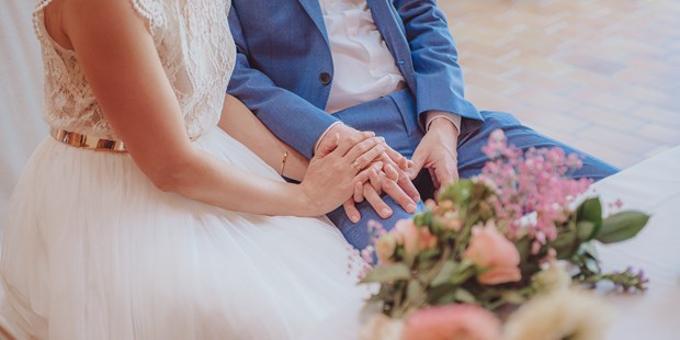 Hochzeitsfotos - Copyright und Rechte: Bilder auf Social Media erlaubt - Dranske - Friederike Tesch Fotografie