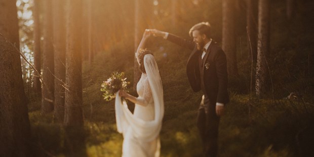Hochzeitsfotos - zweite Kamera - Schweiz - Schweizer Elopement in den Bergen. Wunderschönes Abendlicht mit Rahel & Nathan. - Sulamit Eschmann