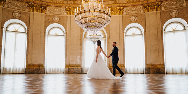Hochzeitsfotos - Copyright und Rechte: Bilder auf Social Media erlaubt - Region Schwaben - Hochzeitsshooting im Schloss Ludwigsburg - Kevin König | Hochzeitsfotograf