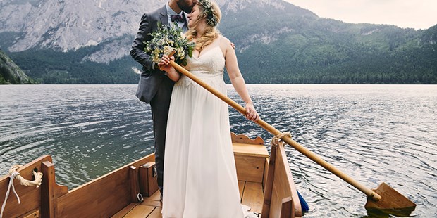Hochzeitsfotos - Copyright und Rechte: Bilder auf Social Media erlaubt - Österreich - Hochzeit in Altaussee | www.c-g.wedding - C&G Wedding - Elopement und Hochzeits Fotografie