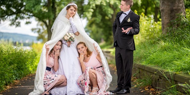 Hochzeitsfotos - Copyright und Rechte: Bilder dürfen bearbeitet werden - Starnberg (Starnberg) - Brautpaar Shooting am Rhein - Pipparazzi 