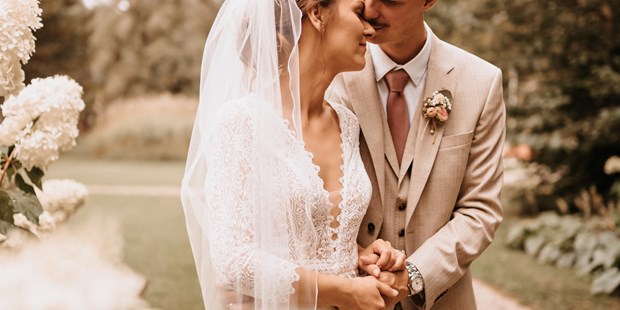 Hochzeitsfotos - Copyright und Rechte: Bilder auf Social Media erlaubt - Österreich - Dzenana Frau Imamovic
