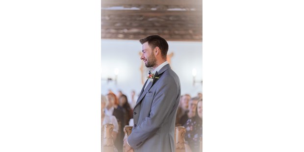 Hochzeitsfotos - Art des Shootings: Fotostory - Rum - Der Bräutigam während die Braut ihre Rede hält - Sabrina Hohn