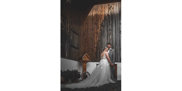 Hochzeitsfotos - Berufsfotograf - Tiroler Unterland - Dieses Brautkleid-einfach bezaubernd - Sabrina Hohn