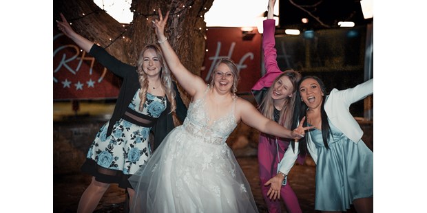 Hochzeitsfotos - Berufsfotograf - Rum - Ja, was soll man dazu noch sagen? Sie hatten alle definitiv sehr viel Spaß - Sabrina Hohn