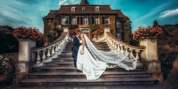 Hochzeitsfotos - Fotobox alleine buchbar - Köwerich - Christof Oppermann - Authentic Wedding Storytelling