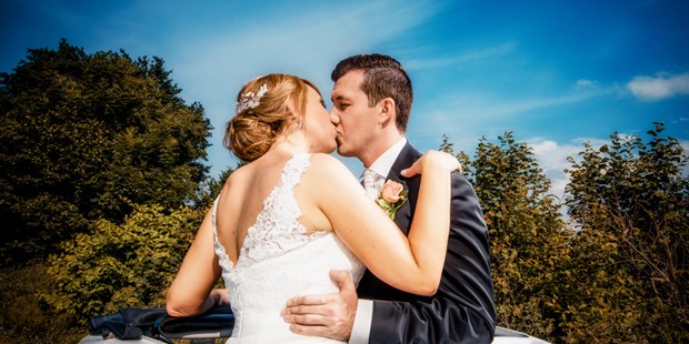 Hochzeitsfotos - Copyright und Rechte: Bilder auf Social Media erlaubt - Deutschland - Christof Oppermann - Authentic Wedding Storytelling
