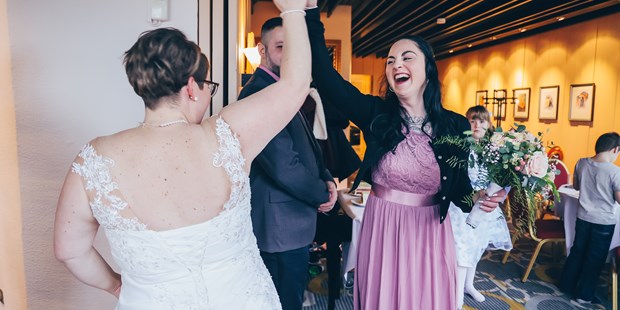 Hochzeitsfotos - Copyright und Rechte: Bilder auf Social Media erlaubt - Döbeln - Julia Pevchina