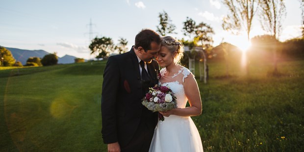 Hochzeitsfotos - Copyright und Rechte: Bilder auf Social Media erlaubt - Eberschwang - Susi & Andi bei Sonnenuntergang - Katrin Solwold
