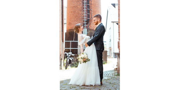 Hochzeitsfotos - Copyright und Rechte: Bilder auf Social Media erlaubt - Weinstadt - Josia Numrich Hochzeitsfotografie