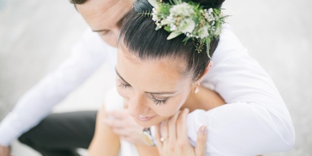 Hochzeitsfotos - Videografie buchbar - Österreich - Bei dir fühle ich mich geborgen. - Forma Photography - Manuela und Martin