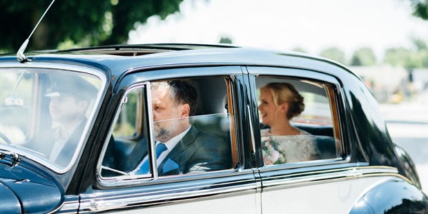 Hochzeitsfotos - Art des Shootings: Portrait Hochzeitsshooting - Egmating - Brautankunft - Fotografin Maria Gadringer  - Maria Gadringer