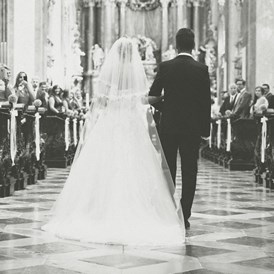 Hochzeitsfotograf: Fine Art Hochzeitsfotograf, Einzug in die Kirche - ultralicht Fotografie