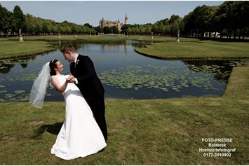 Hochzeitsfotograf: Schwerin - Schlossgarten Fotoshooting mit Brautpaar - FOTO-PRESSE