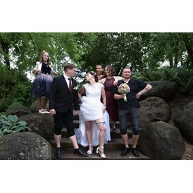Hochzeitsfotograf: Fofoshooting mit Brautpaar und Trauzeugen in Schwerin - Burggarten - BALZEREK, REINHARD